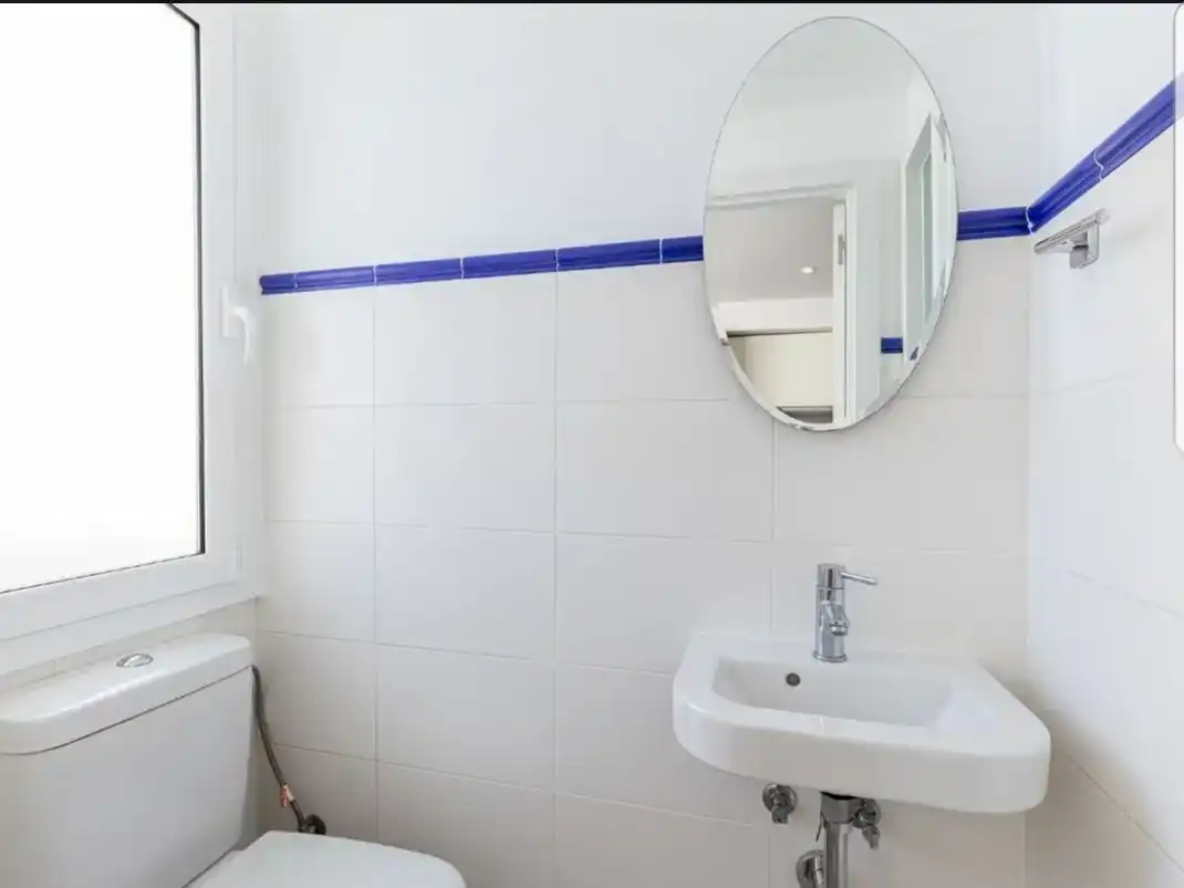 Baño de Dúplex de alquiler en Mataró con Aire acondicionado, Parquet y Balcón