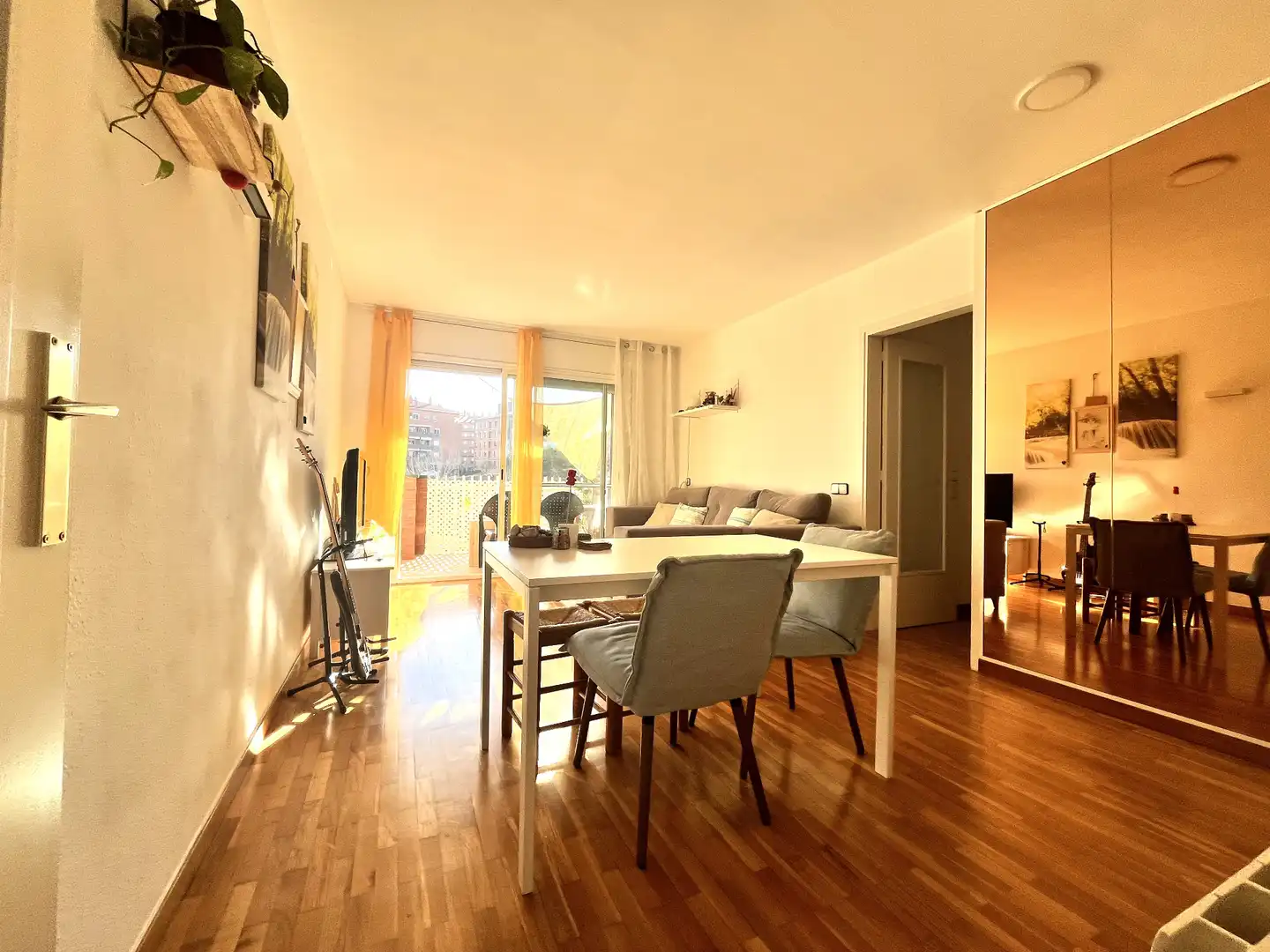 Sala de estar de Piso en venta en Santa Coloma de Cervelló con Calefacción, Parquet y Horno