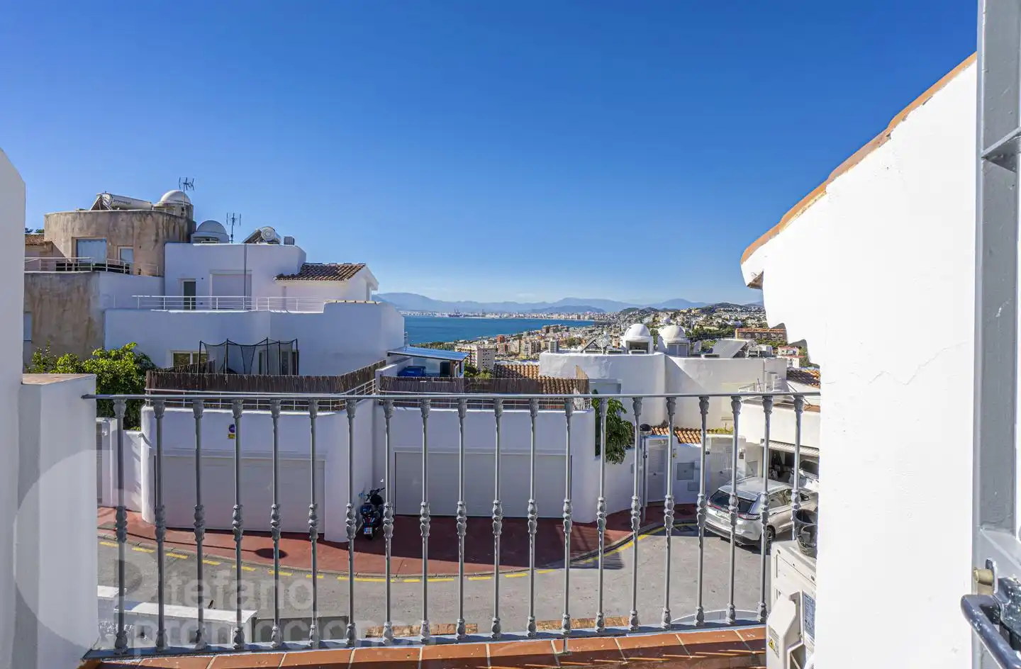 Vista exterior de Casa adosada en venda en Málaga amb Aire condicionat, Calefacció i Jardí privat