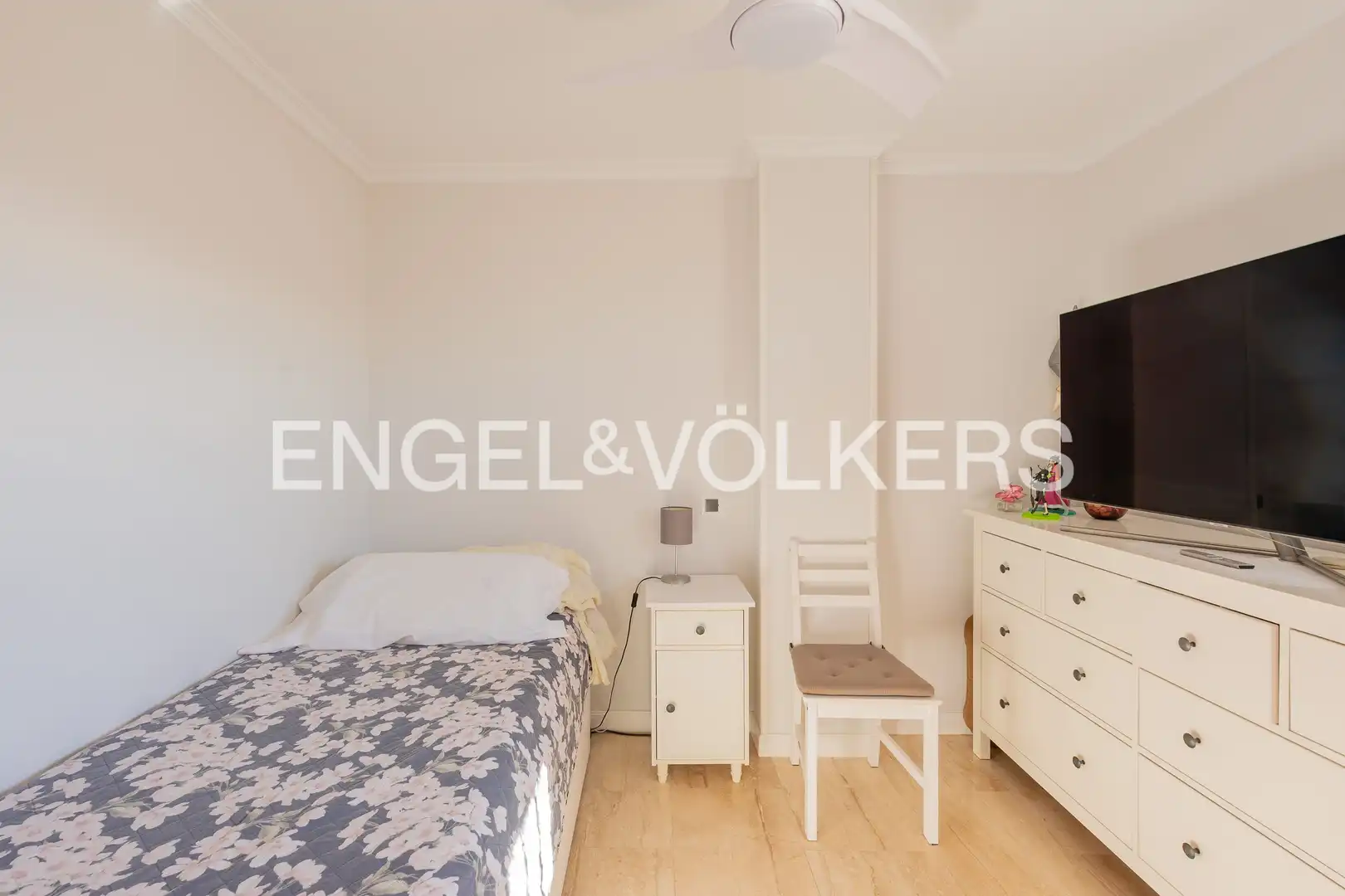Habitación de Ático en venta en Madrid con Aire acondicionado, Calefacción y Jardín privado