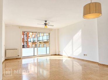 Flat with balcony to rent in Calle Merçe Rodoreda 14