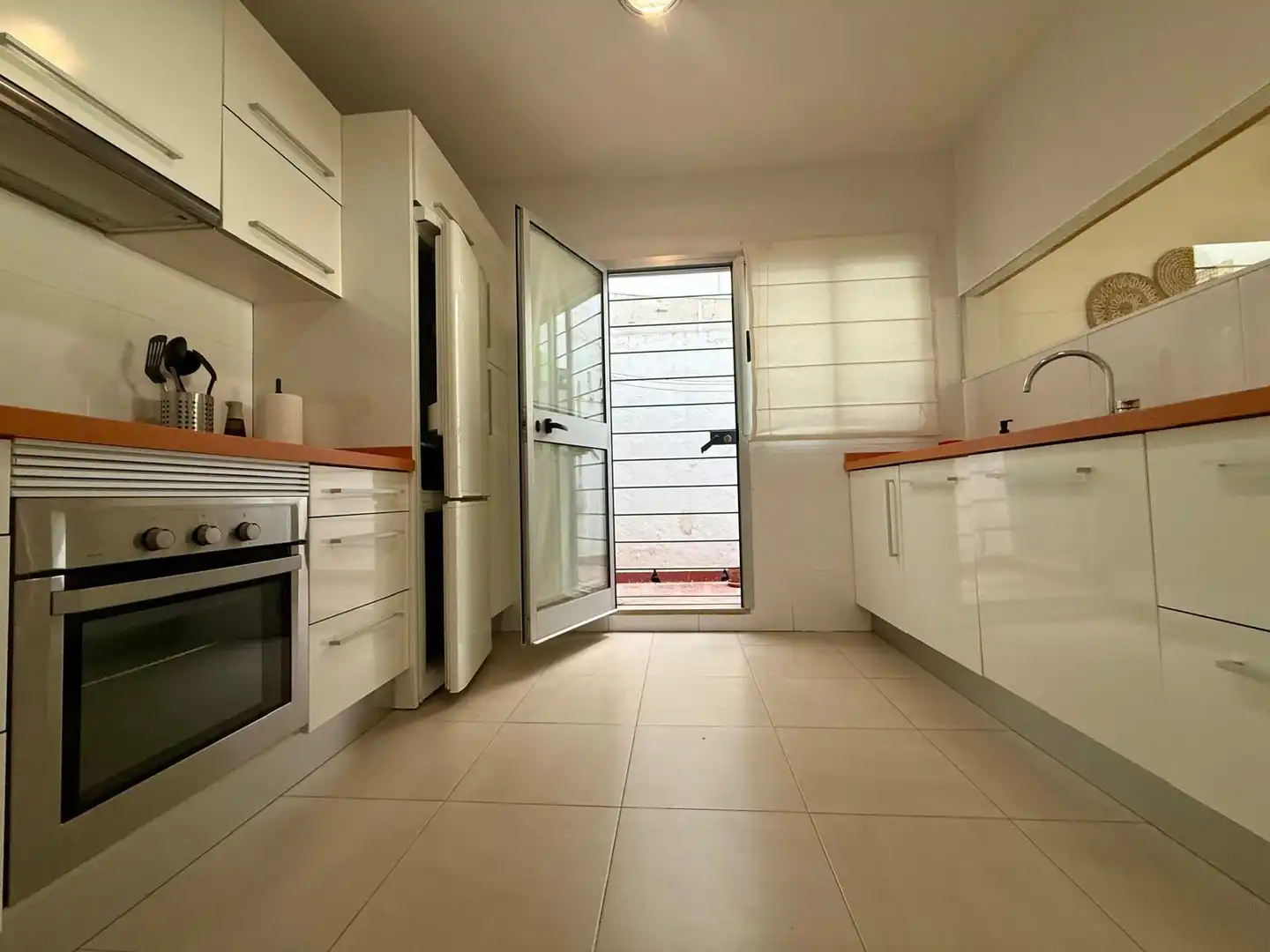 Flat for rent in Calle de Fernán Sánchez de Tovar, Cruz Roja
