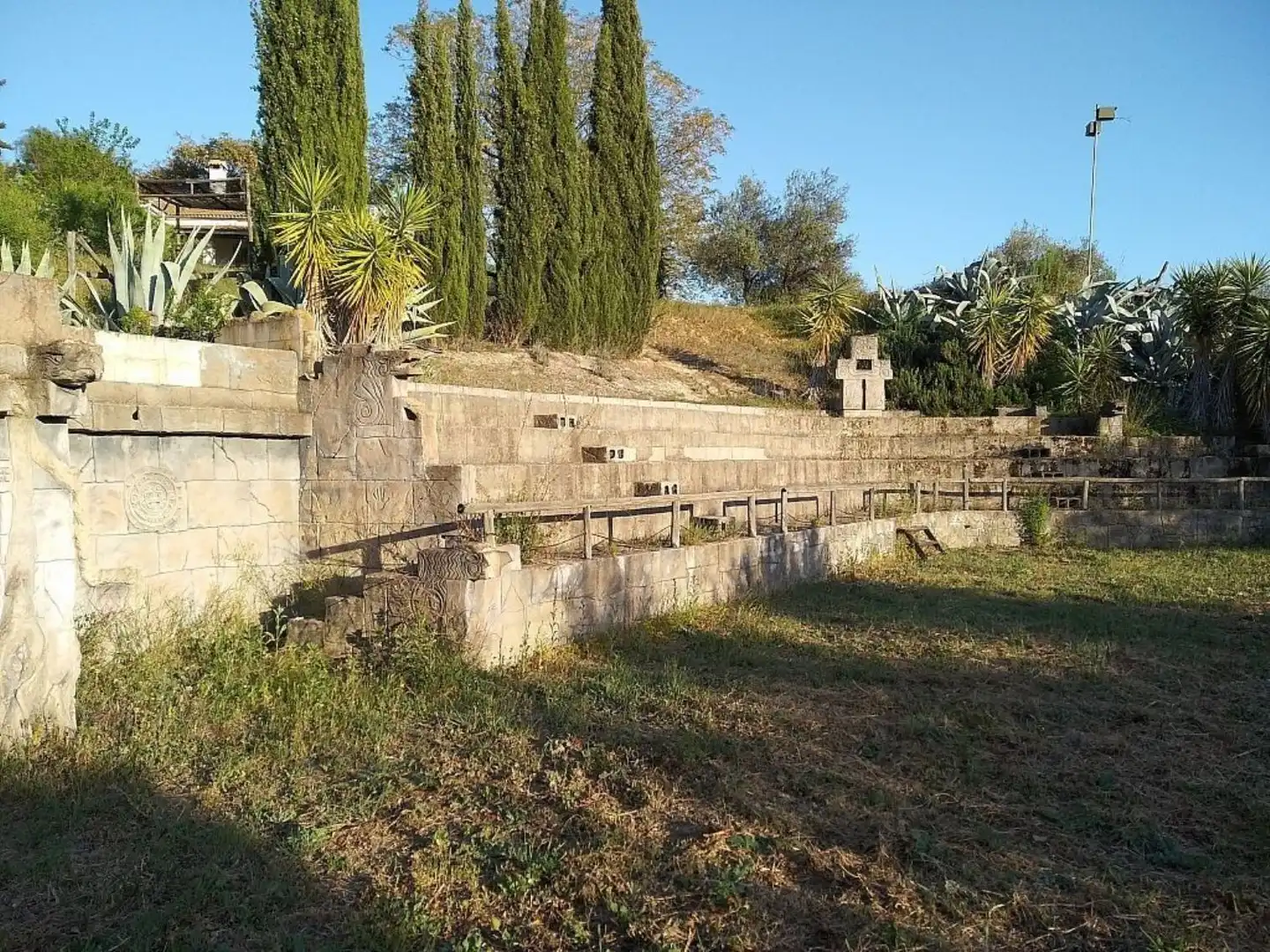 Vista exterior de Casa o xalet en venda en Sanlúcar la Mayor amb Aire condicionat, Calefacció i Jardí privat
