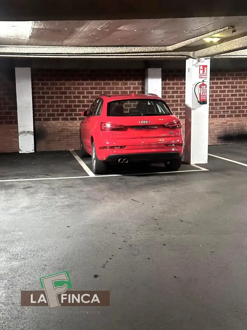 Parking de Piso en venta en Oviedo  con Calefacción, Parquet y Amueblado