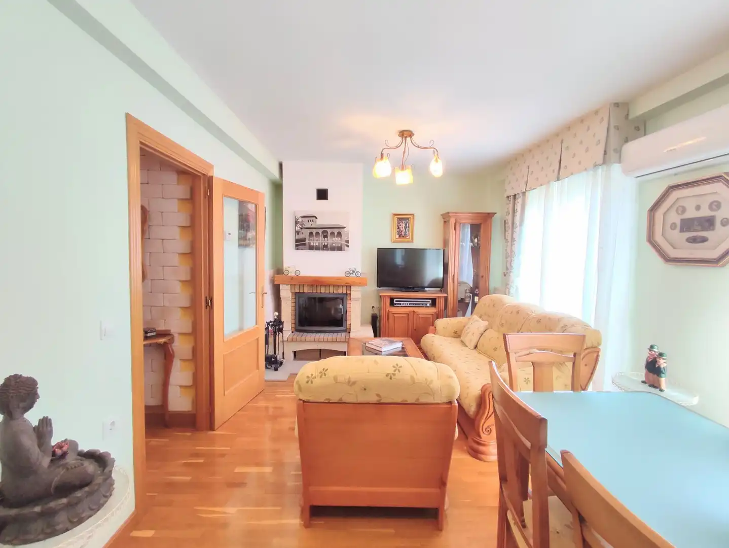 Sala de estar de Casa adosada en venta en Aoiz / Agoitz con Aire acondicionado, Calefacción y Terraza