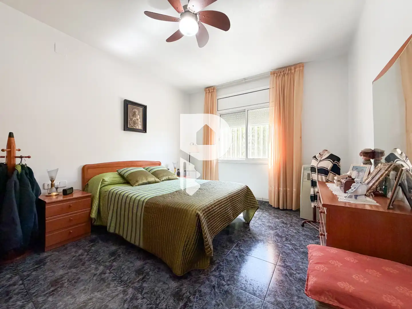 Schlafzimmer von Haus oder Chalet zum Verkauf in Sant Vicenç Dels Horts mit Klimaanlage, Heizung und Privatgarten