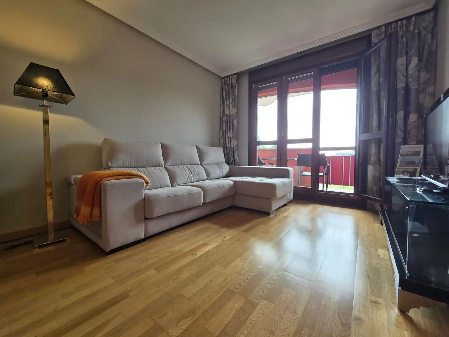 Sala de estar de Piso en venta en Llanes con Calefacción, Terraza y Trastero