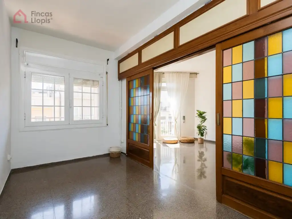 Piso en venta en Barcelona con Balcón
