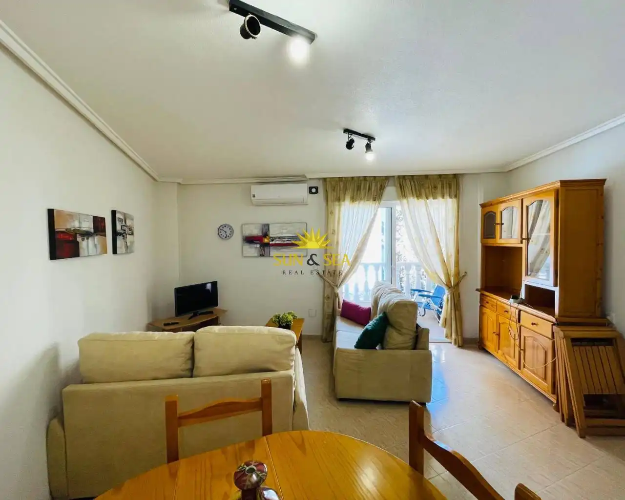 Vista exterior de Apartamento de alquiler en Torrevieja con Aire acondicionado, Calefacción y Piscina
