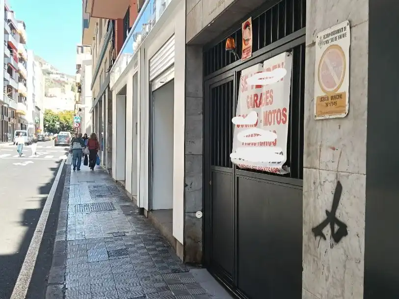 Exterior view of Garage for rent in Santa Cruz de Tenerife  with Alarm