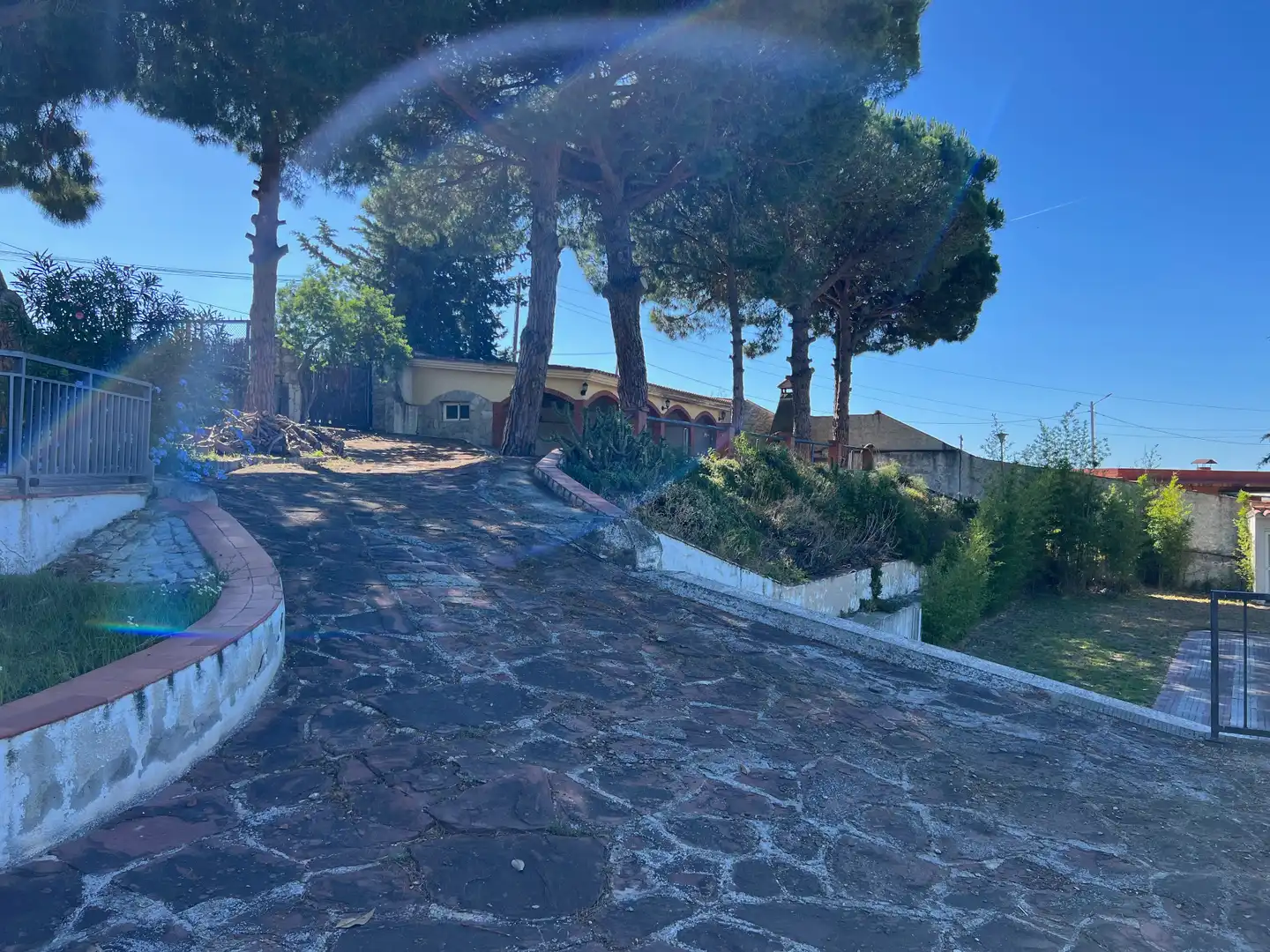 Vista exterior de Casa o xalet en venda en Mataró amb Aire condicionat, Jardí privat i Terrassa