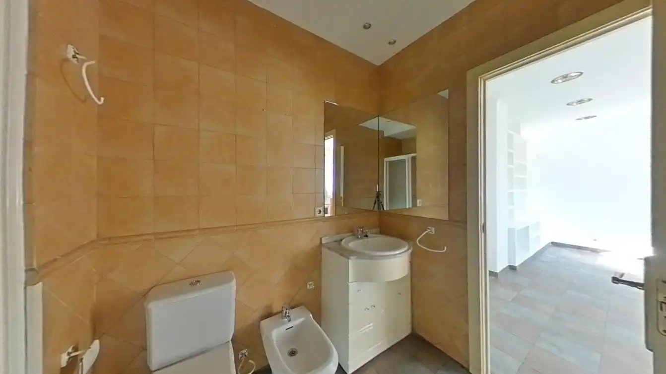 Bany de Apartament en venda en Madrid amb Aire condicionat
