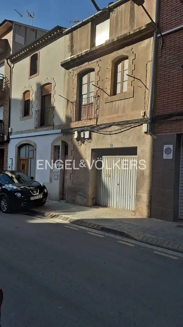 Vista exterior de Casa o xalet en venda en Manresa amb Calefacció, Jardí privat i Balcó