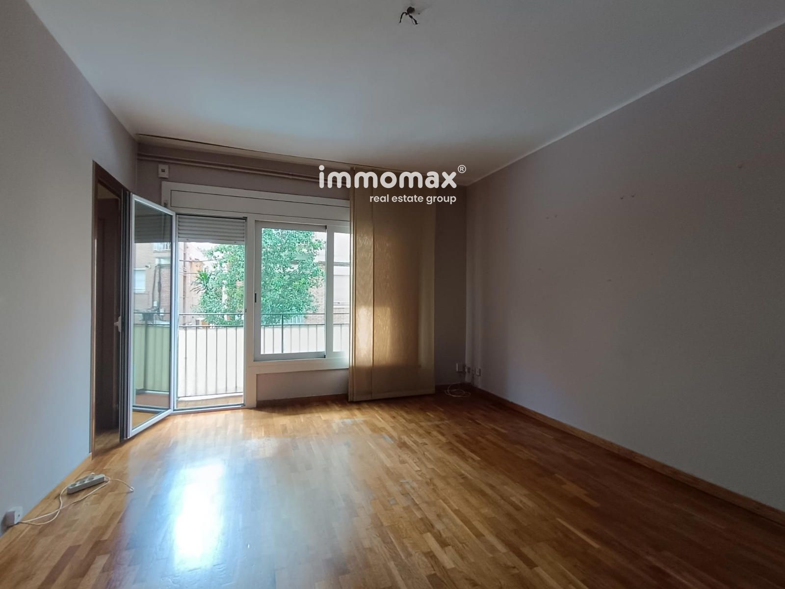Vista exterior de Piso en venta en Esplugues de Llobregat