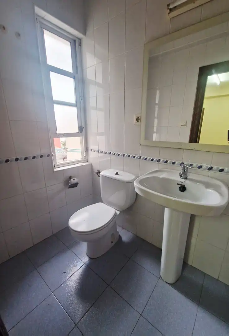 Baño de Piso en venta en Avilés con Calefacción, Parquet y Trastero