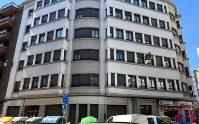 Vista exterior de Pis en venda en León Capital  amb Calefacció i Traster