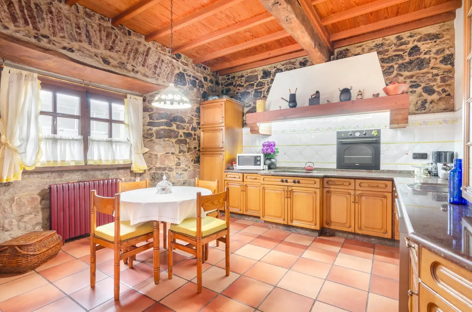 Cocina de Casa o chalet en venta en Avilés con Calefacción, Jardín privado y Terraza