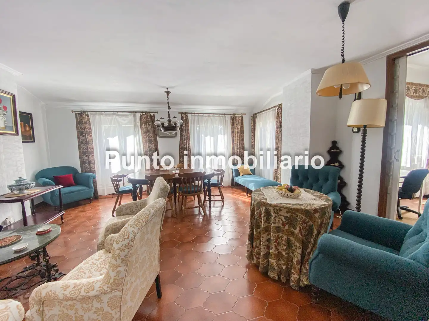 Sala d'estar de Casa o xalet en venda en Valladolid amb Jardí privat i Terrassa