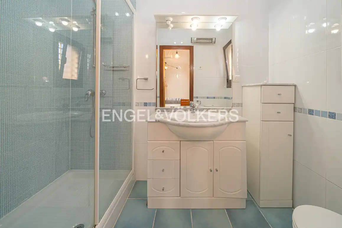 Baño de Casa adosada en venta en Benidorm con Aire acondicionado, Jardín privado y Piscina comunitaria