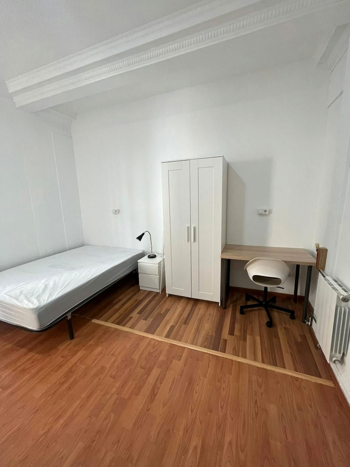 Bedroom of Flat to share in  Barcelona Capital  with Heating, Furnished and Washing machine