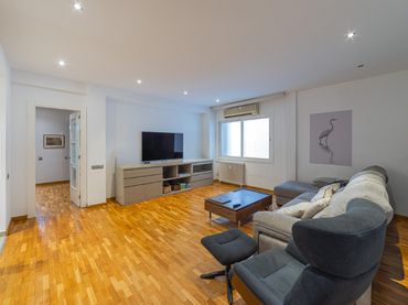 Piso con ascensor en venta en Les Corts