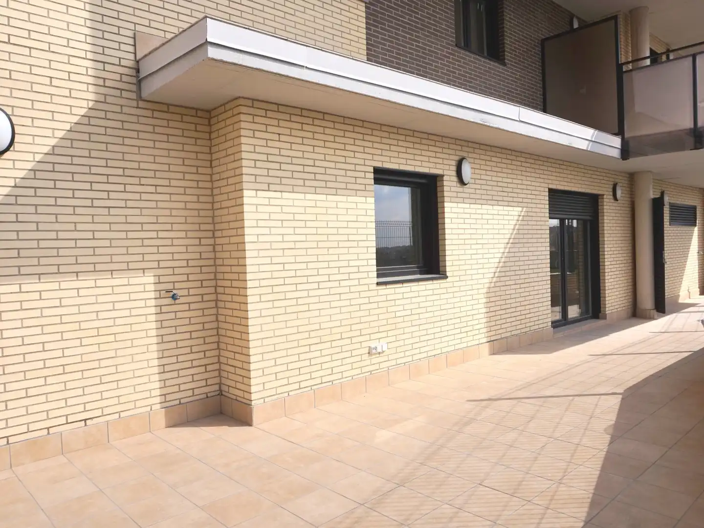 Außenansicht von Wohnung zur Miete in Colmenar Viejo mit Terrasse, Abstellraum und Schwimmbad