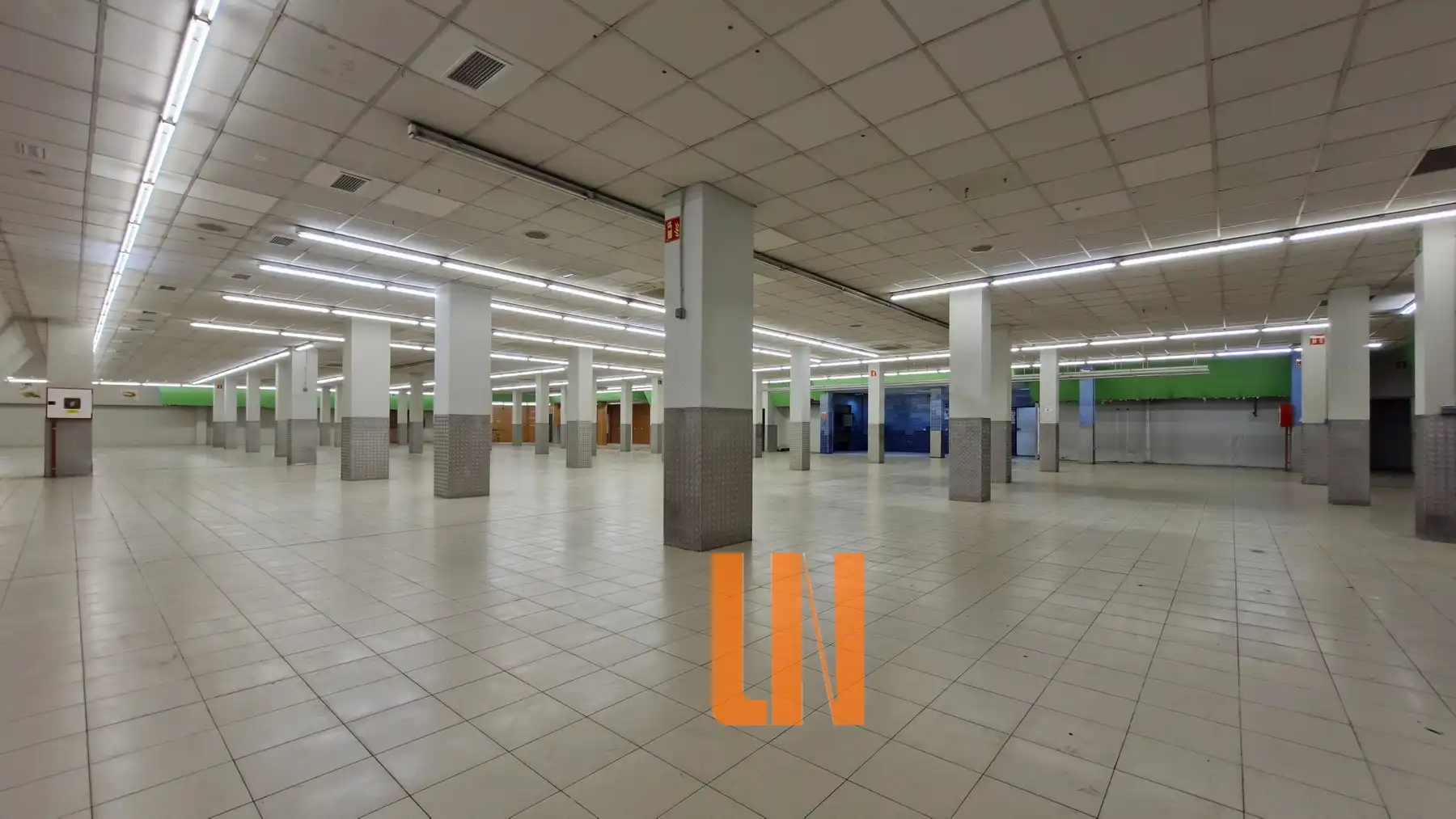 Local comercial en alquiler en Avenida de Monelos, imagen 4