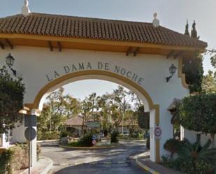 Vista exterior de Pis de lloguer en Marbella amb Aire condicionat, Jardí privat i Terrassa