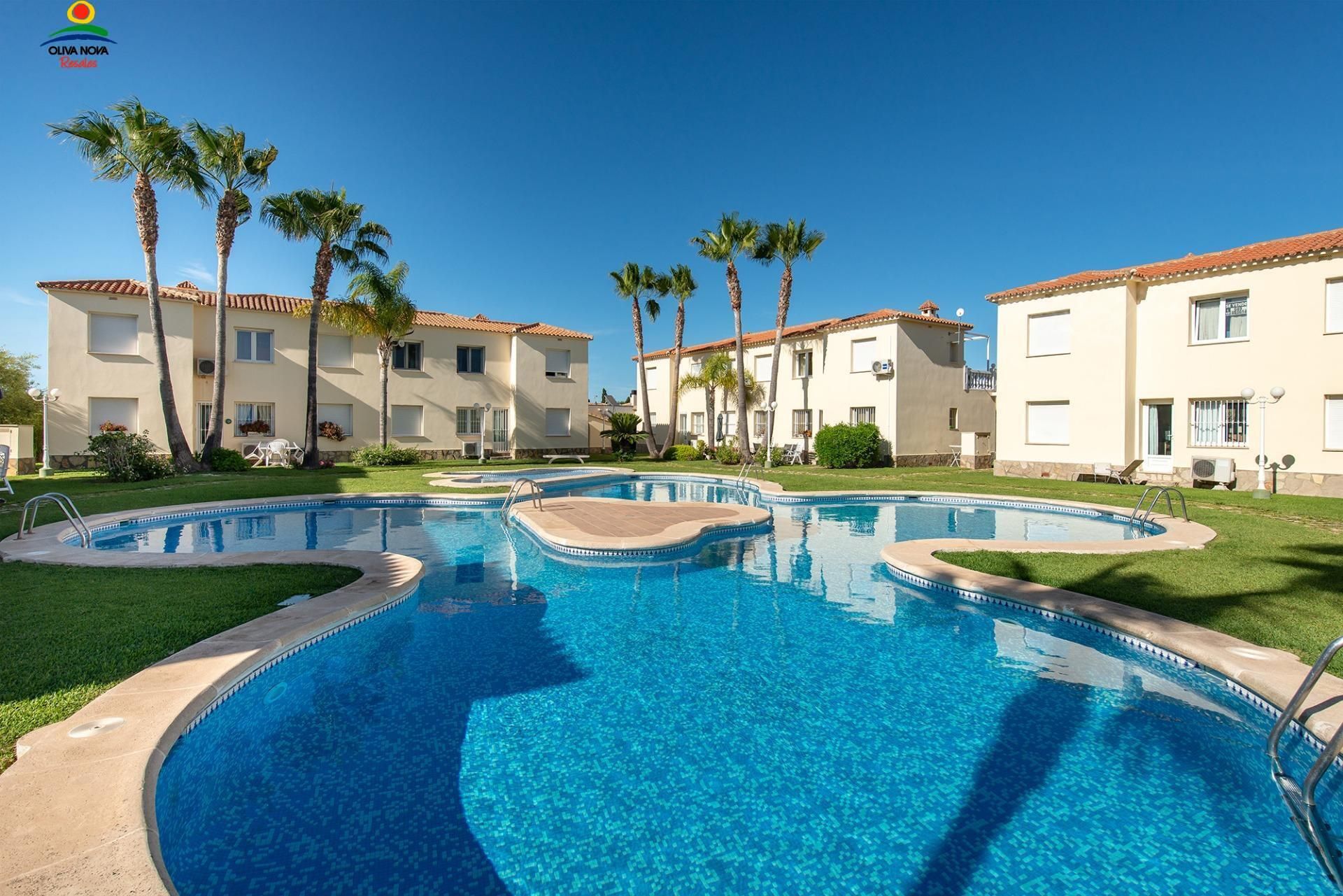 Swimming pool of Apartment for sale in Oliva  with Air Conditioner, Heating and Private garden