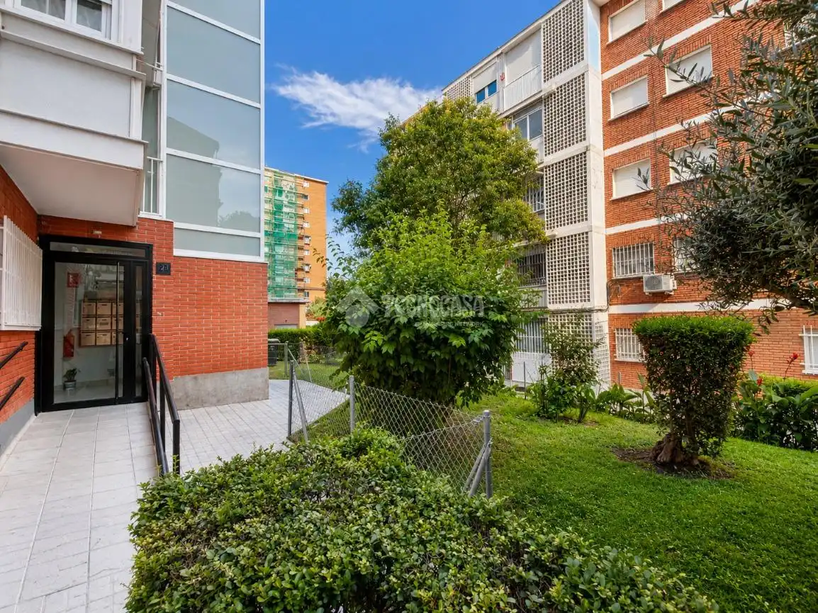 Vista exterior de Piso en venta en Madrid con Aire acondicionado, Calefacción y Terraza