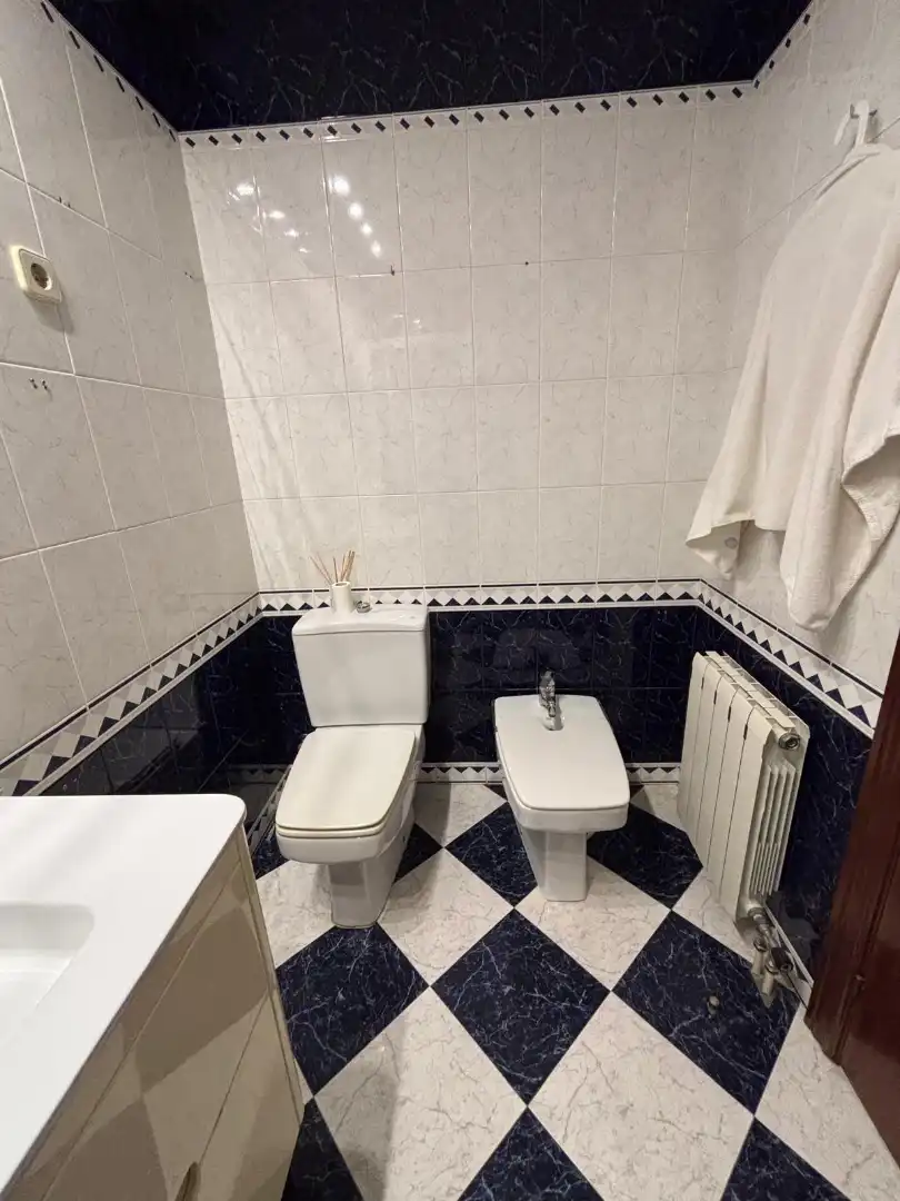 Bathroom of Houses for sale in L'Hospitalet de Llobregat  with Air Conditioner, Heating and Private garden