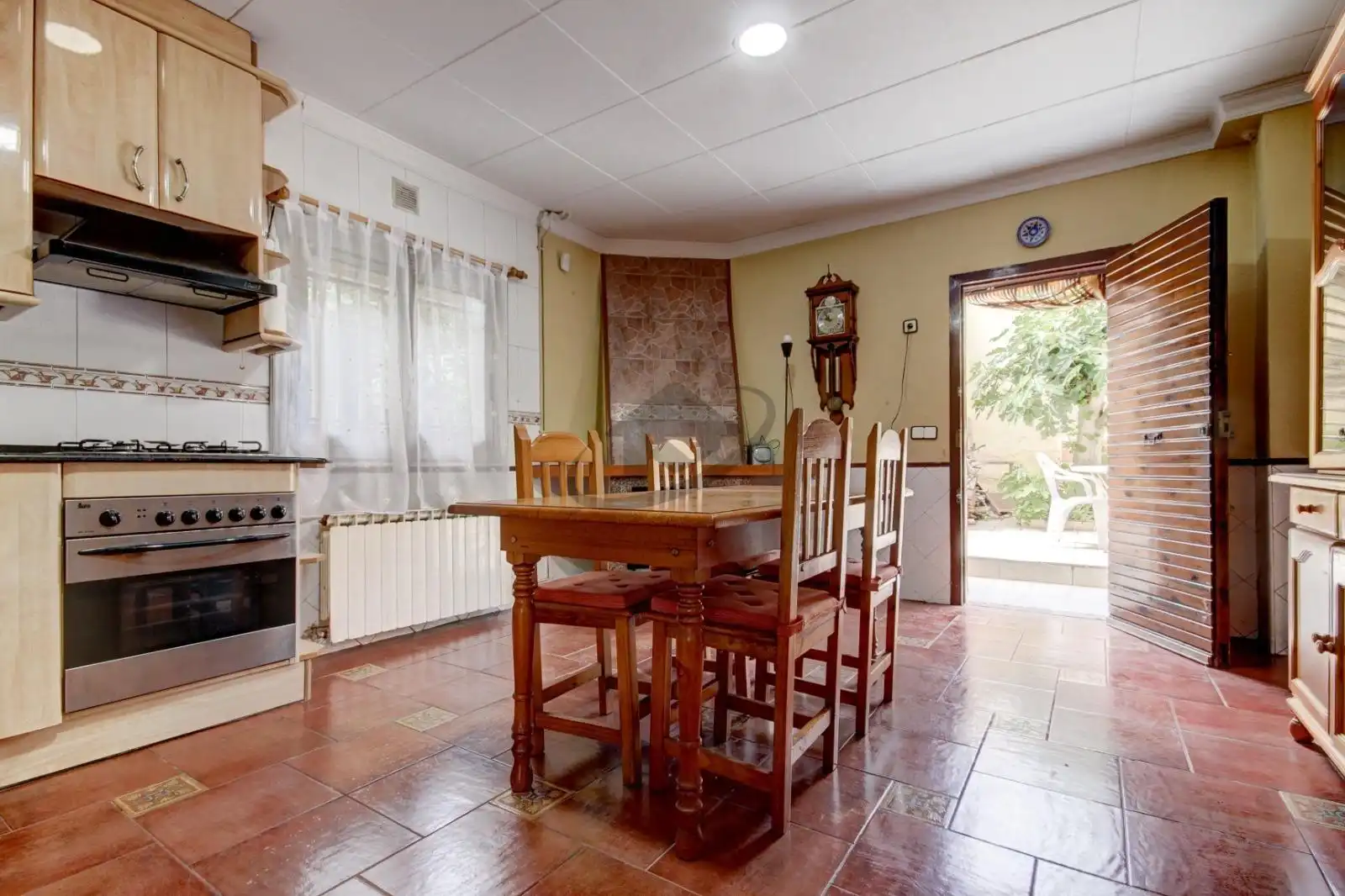 Küche von Haus oder Chalet zum Verkauf in Barberà del Vallès mit Heizung, Privatgarten und Terrasse