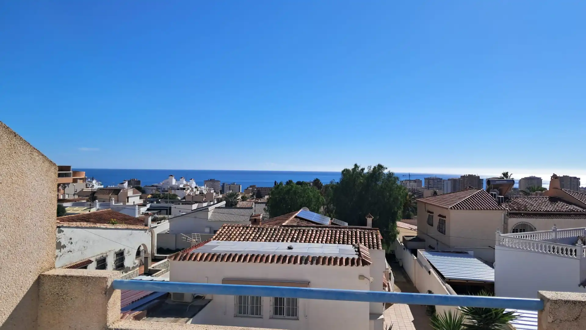 Exterior view of Single-family semi-detached for sale in Roquetas de Mar  with Terrace and Community pool