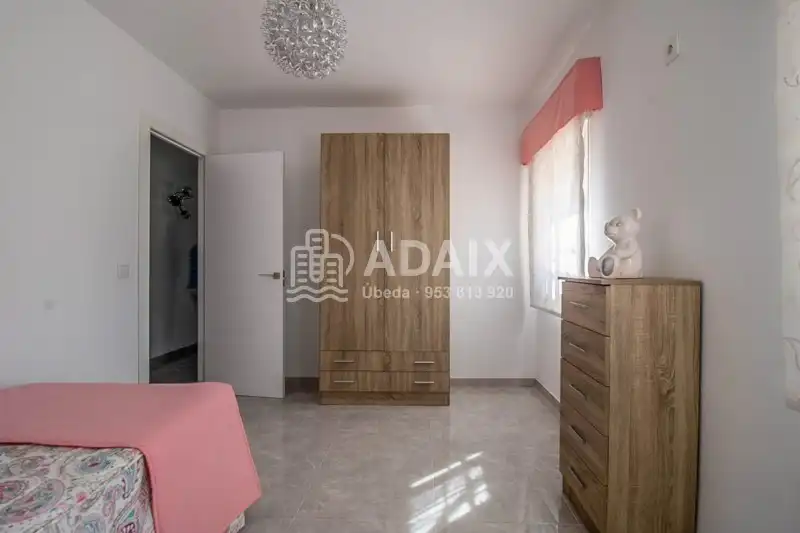 Dormitori de Finca rústica en venda en Baeza amb Aire condicionat, Terrassa i Traster