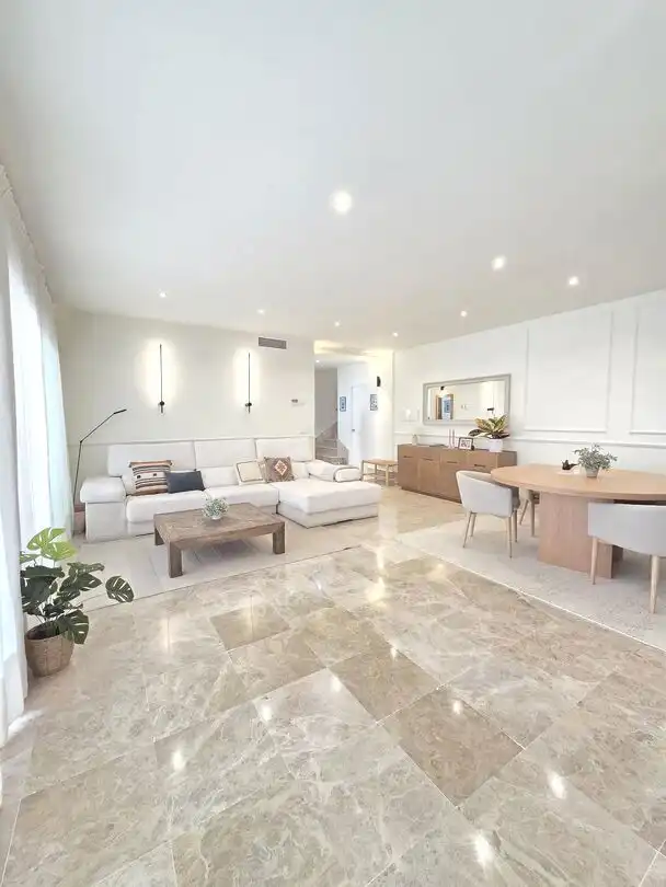 Sala d'estar de Casa o xalet en venda en Marbella amb Jardí privat, Terrassa i Traster