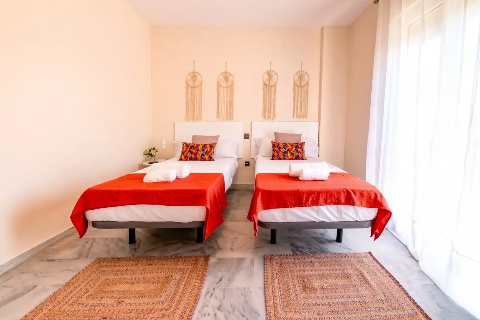 Dormitori de Casa adosada en venda en Marbella amb Aire condicionat, Jardí privat i Terrassa