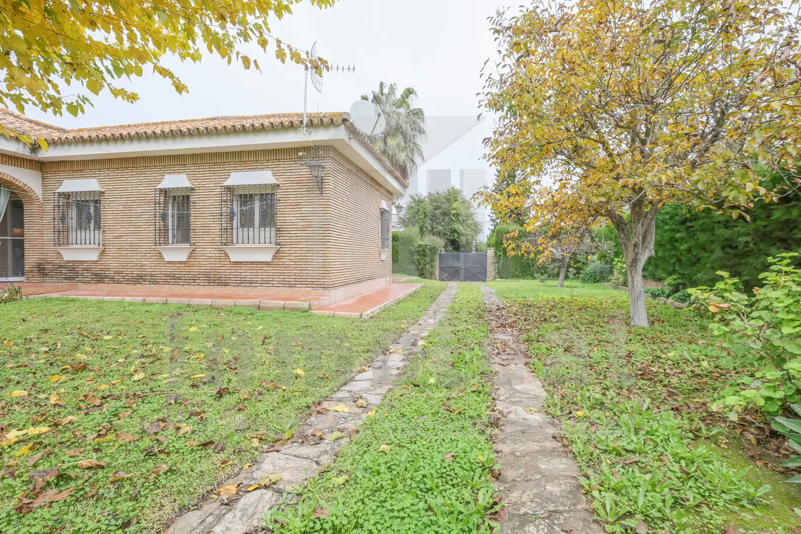 Garden of Houses for sale in Espartinas  with Air Conditioner, Heating and Private garden