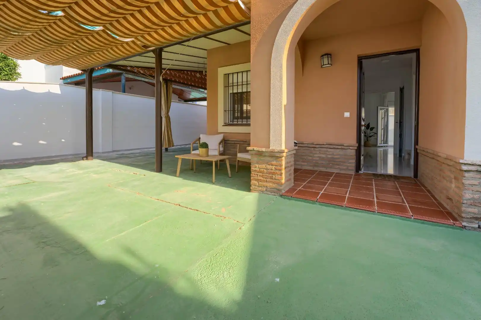 Terrassa de Casa adosada en venda en Espartinas amb Aire condicionat, Calefacció i Jardí privat