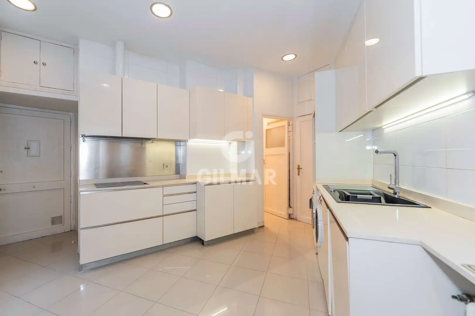 Kitchen of Flat for sale in Madrid  with Heating and Storage room