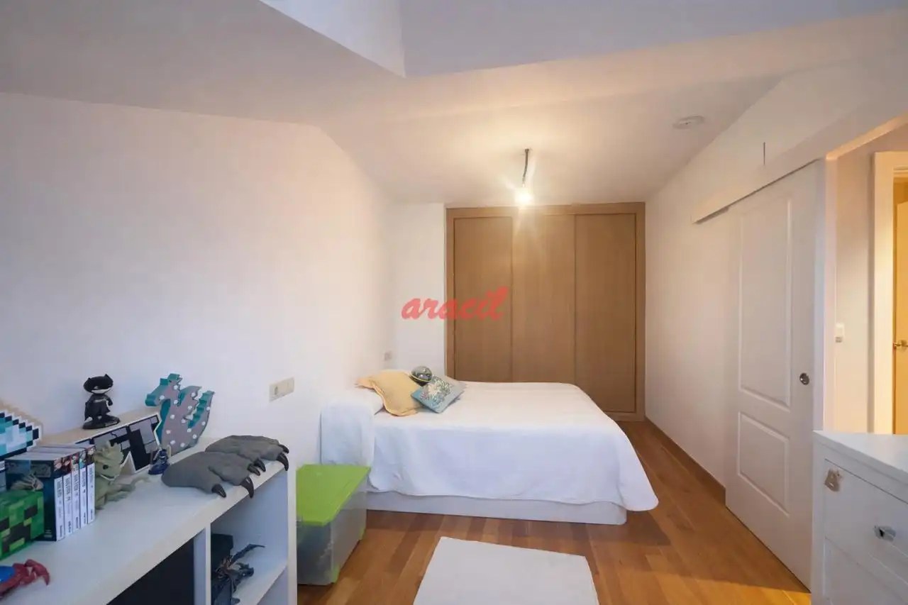 Habitación de Dúplex en venta en Ourense Capital  con Aire acondicionado, Calefacción y Terraza