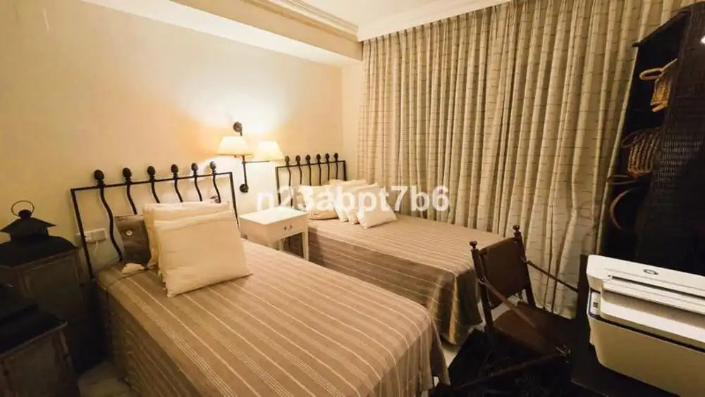 Schlafzimmer von Wohnungen zur Miete in Marbella mit Klimaanlage, Terrasse und Schwimmbad
