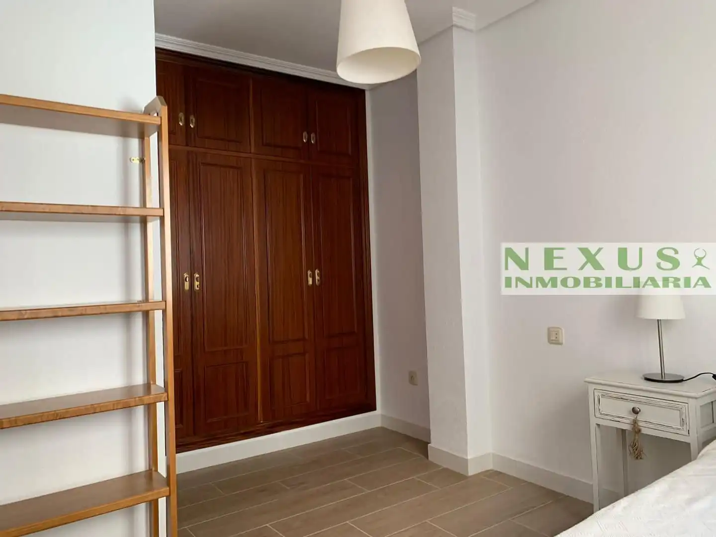 Schlafzimmer von Dachboden zur Miete in Cáceres mit Klimaanlage, Heizung und Möbliert