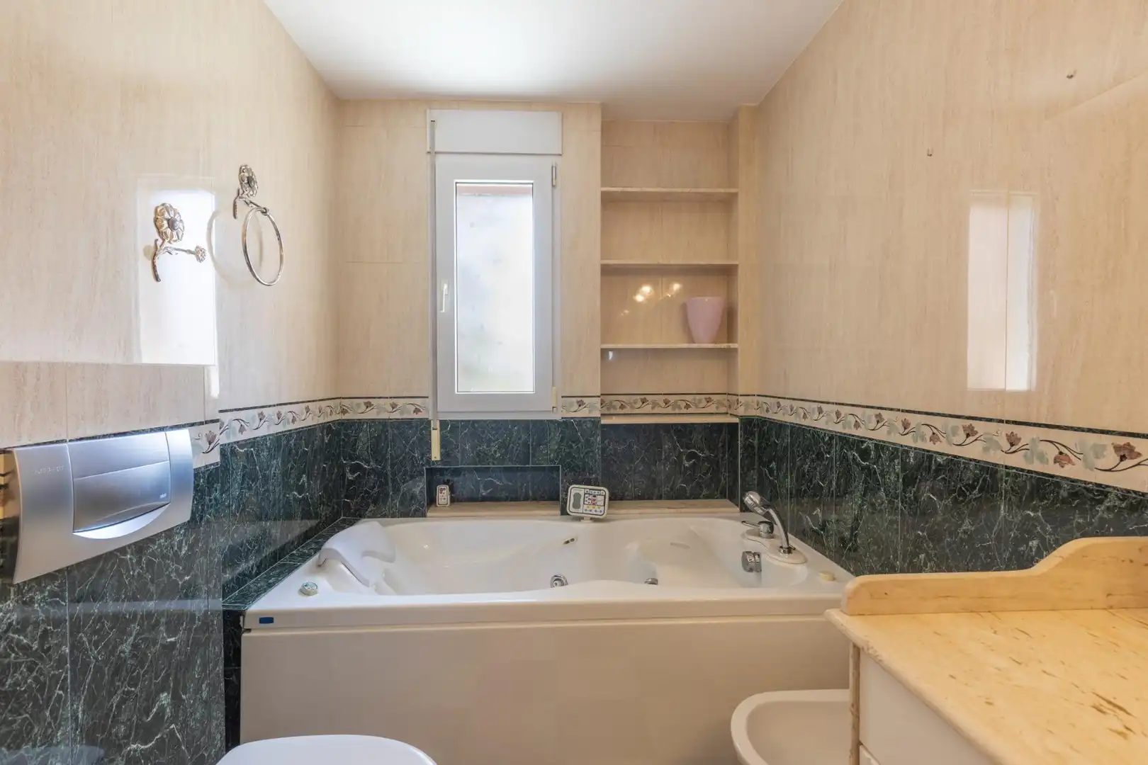 Bany de Casa o xalet en venda en Las Gabias amb Piscina comunitària