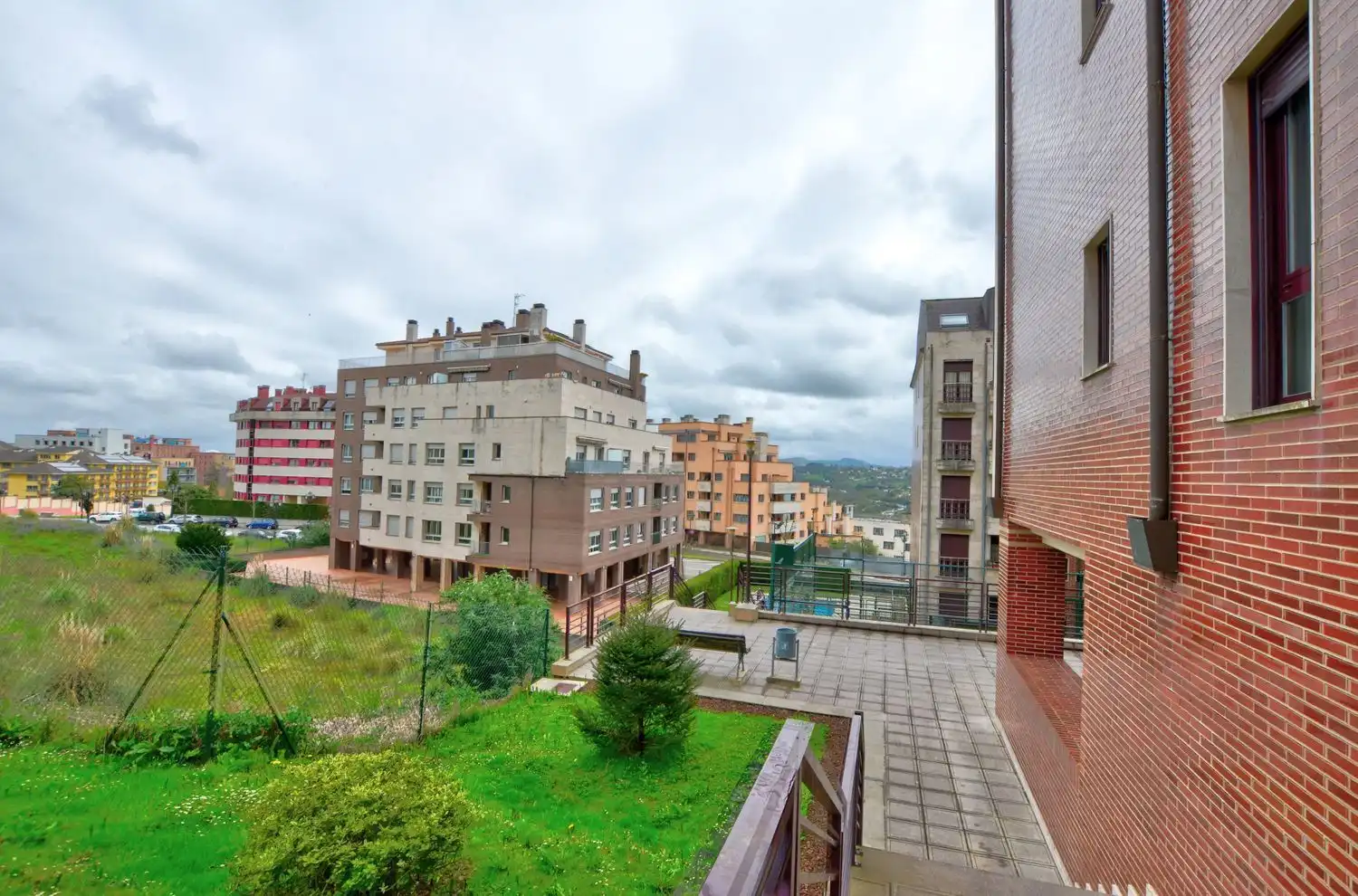 Vista exterior de Piso en venta en Oviedo  con Aire acondicionado, Calefacción y Jardín privado