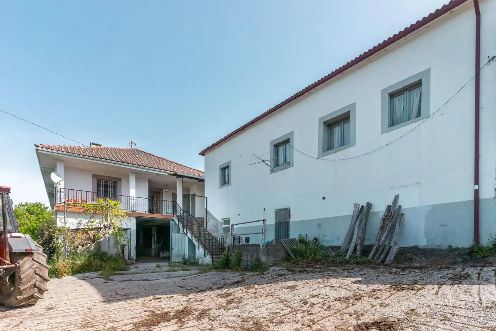 Vista exterior de Casa o xalet en venda en Cangas del Narcea amb Calefacció, Terrassa i Moblat