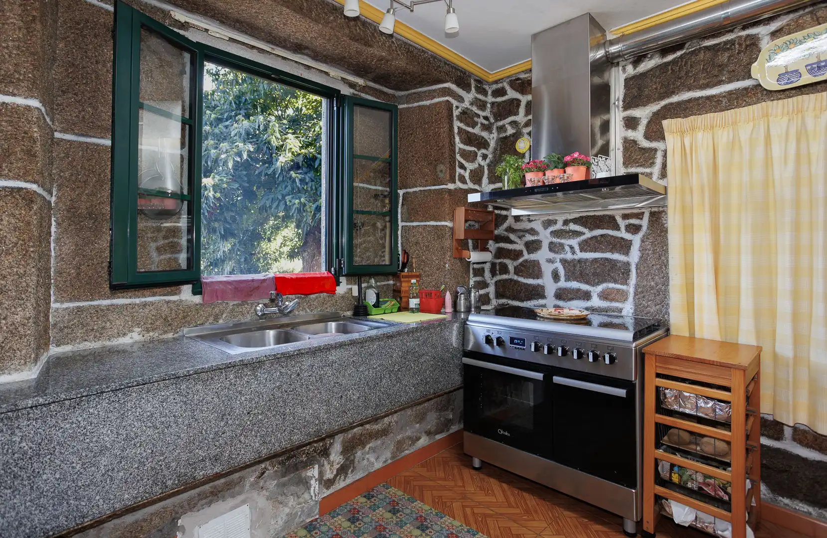 Kitchen of Country homes for sale in Guitiriz  with Furnished
