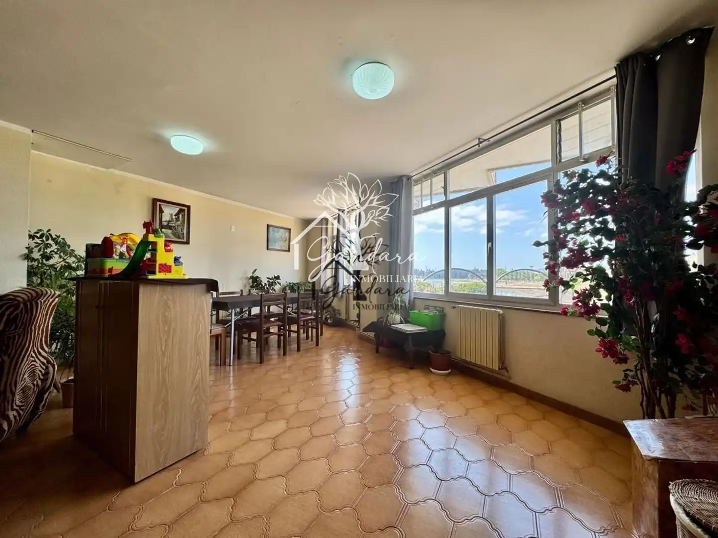 Sala d'estar de Edifici en venda en Neda