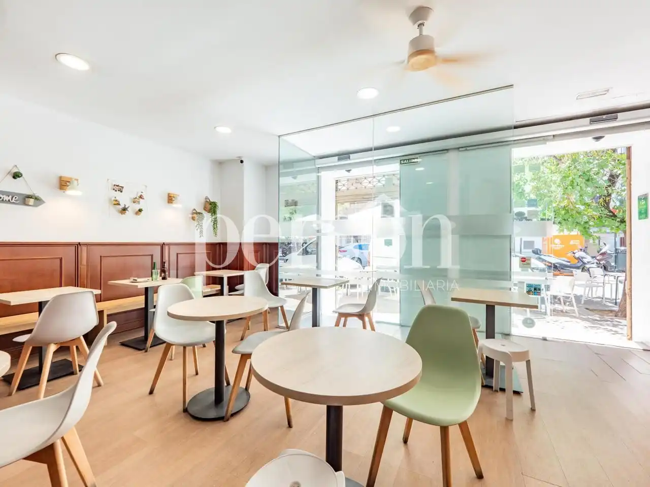 Business premises for transfer in L'Eixample, imagen 5