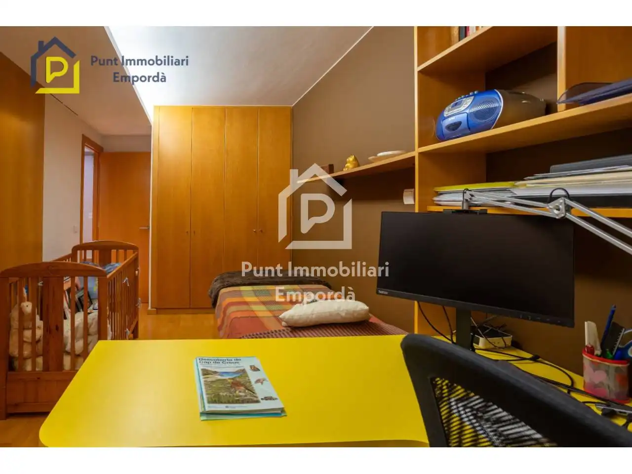 Bedroom of Houses for sale in Figueres  with Air Conditioner, Heating and Private garden