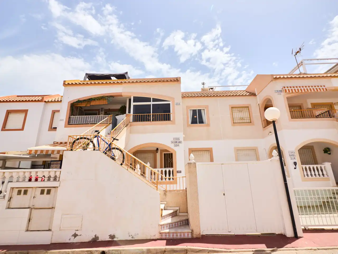 Vista exterior de Àtic en venda en Torrevieja amb Aire condicionat, Calefacció i Terrassa